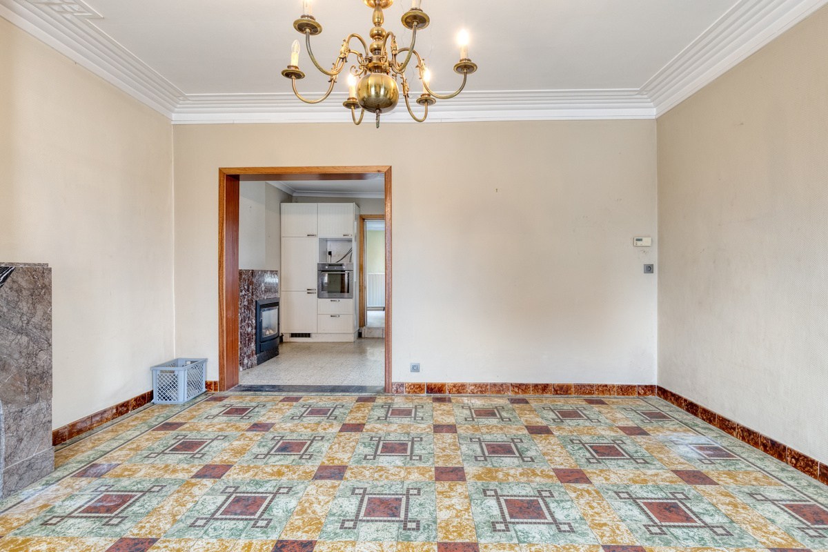 Mogelijkheid te splitsen in 2 woningen - Half open bebouwing (hoeve) met 5 slaapkamers, tuin, terras en zeer ruime garage in Oorbeek (Tienen)! – EPC 730 kWh/m² - bewoonbare opp. 195 m² 