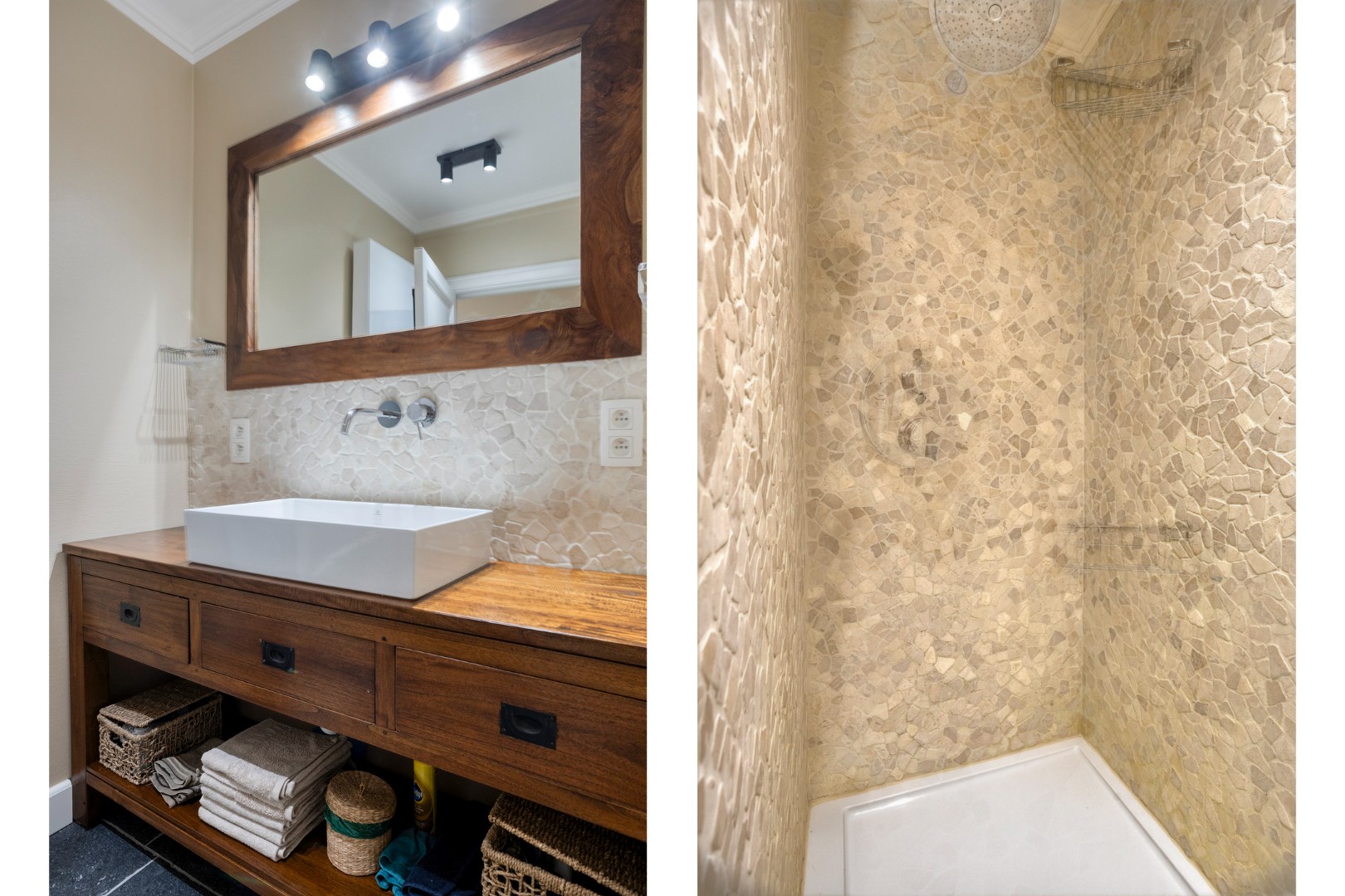 Badkamer 2 met lavabo en douche