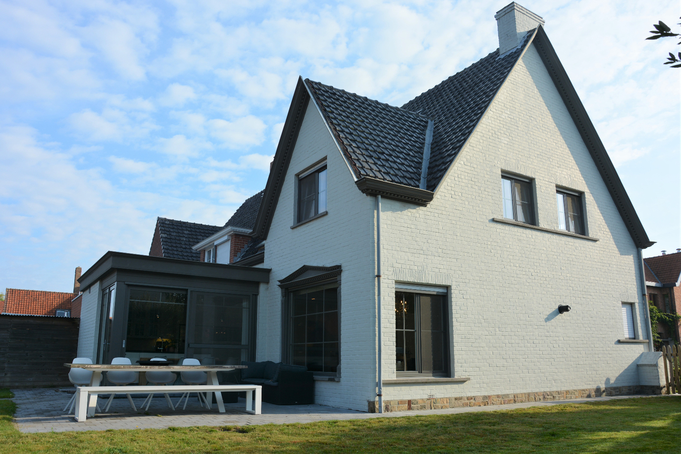 Sublieme gerenoveerde hoekwoning op rustige ligging 