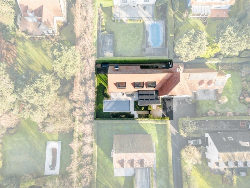 OPENDEURDAG Zaterdag 11/04  tussen 14u en 16u (Graaf Jansdijk 244) Prachtig vernieuwde koppelvilla rustig gelegen tussen Knokke centrum en Het Zoute met een perfecte Zuid-West oriëntatie. 