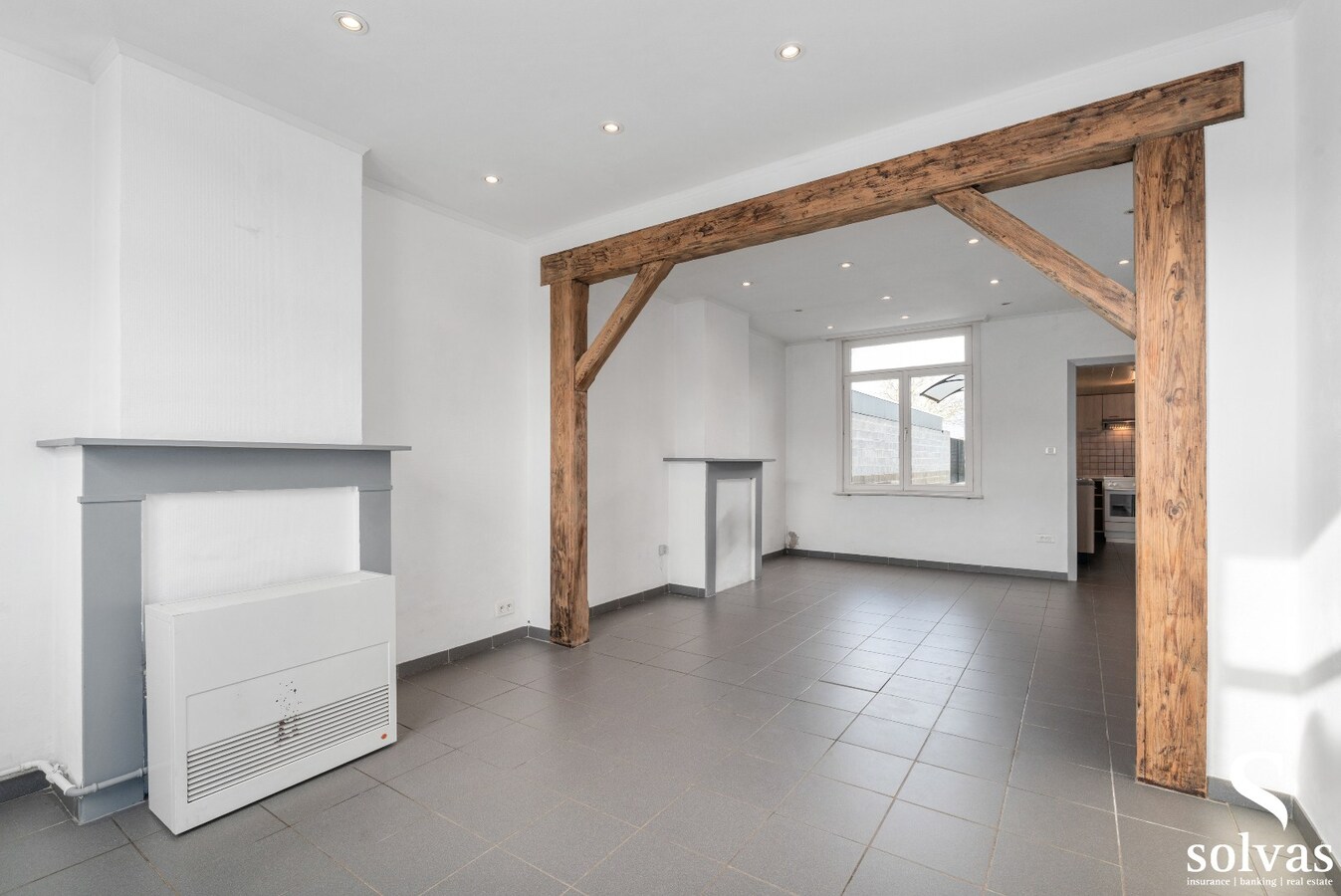 Op te frissen woning te Landegem! 