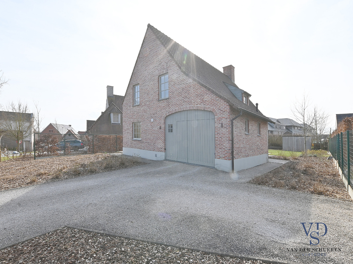 Recente, stijlvolle villa in rustige verkaveling ! 