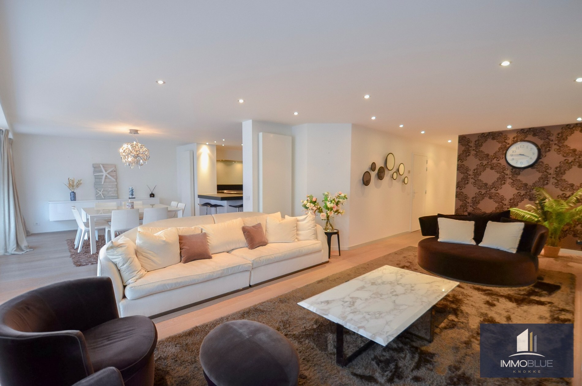 Topaanbieding – Uitzonderlijk ruim appartement gelegen in een stijlvolle residentie. 