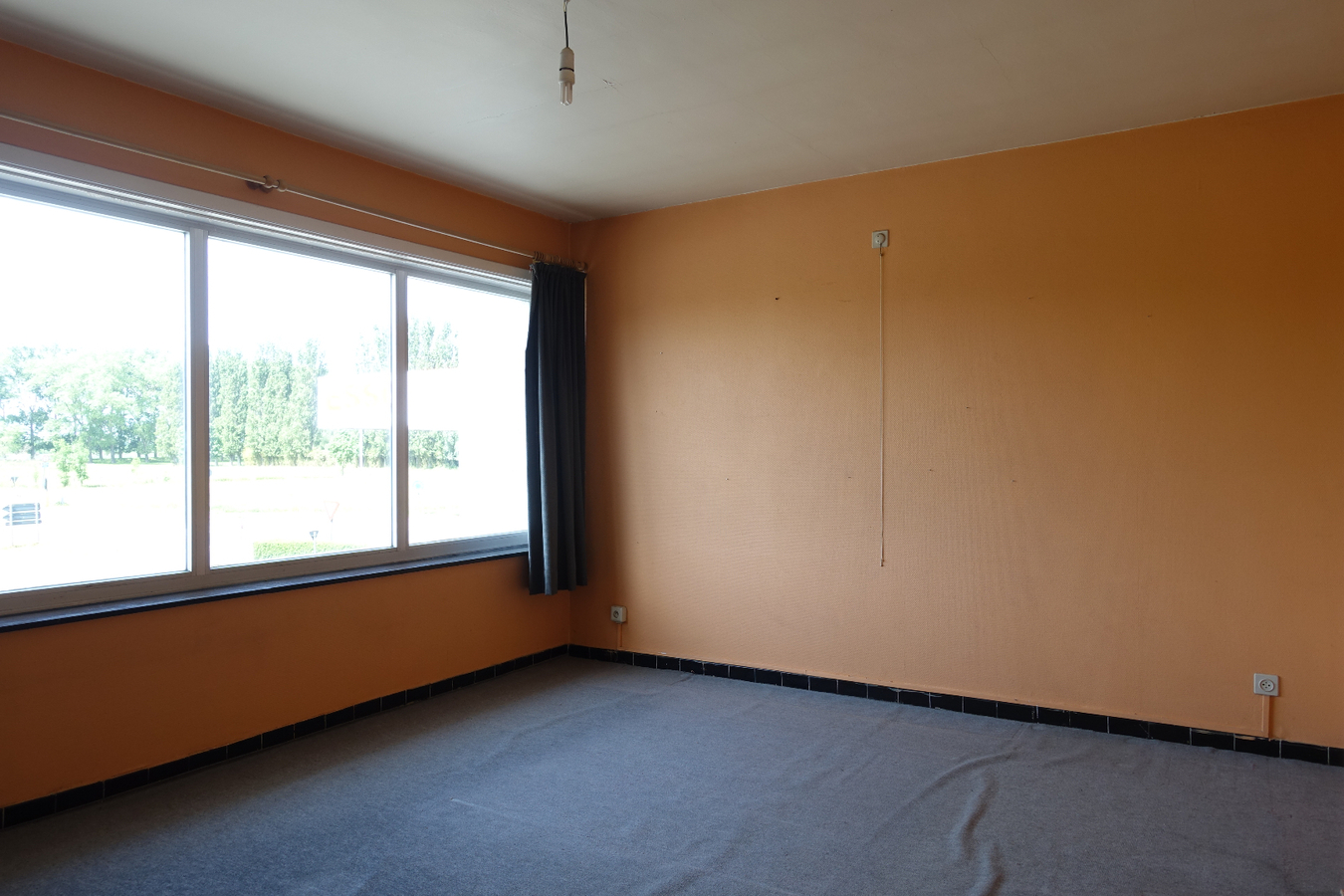 Unieke vastgoedaanbieding aan op- en afrit E40 Jabbeke 