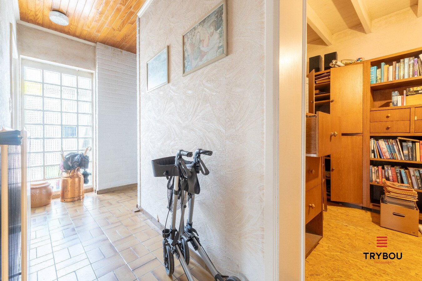 Ruime woning met winkelruimte, loods (optioneel) en garage 