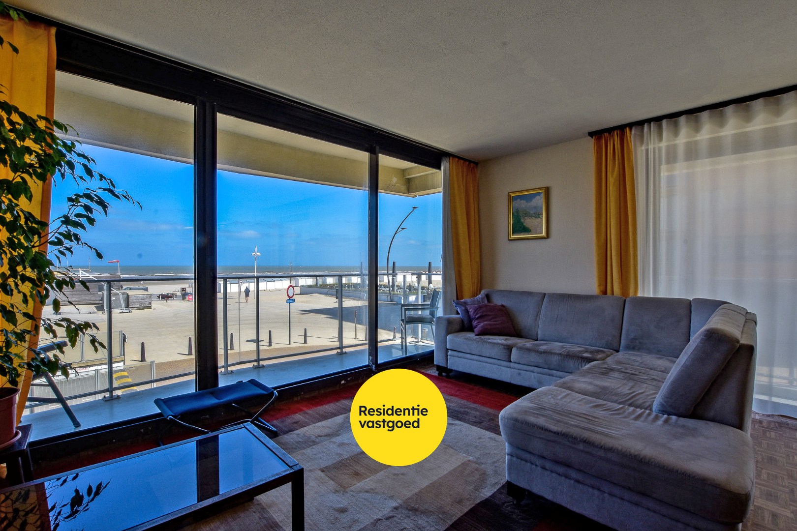 2-slaapkamerappartement (84m²) met FRONTAAL &amp; LATERAAL ZEEZICHT en 2 TERRASSEN op de zeedijk te De Panne. 