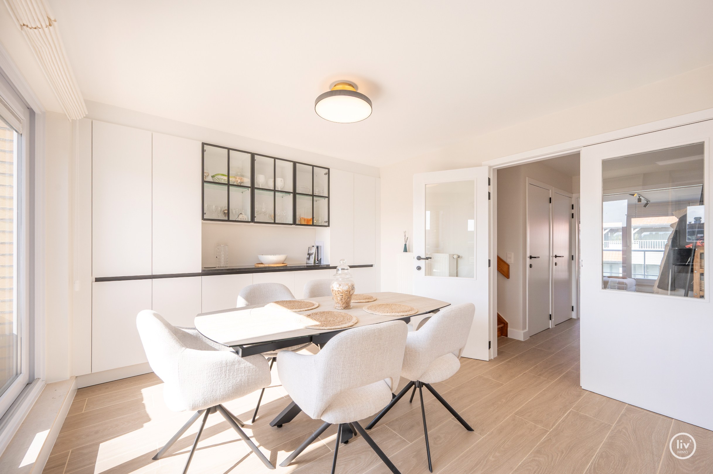 Spacieux duplex avec 3 chambres dans un emplacement de premier choix sur la Van Bunnenvaan à Knokke. 