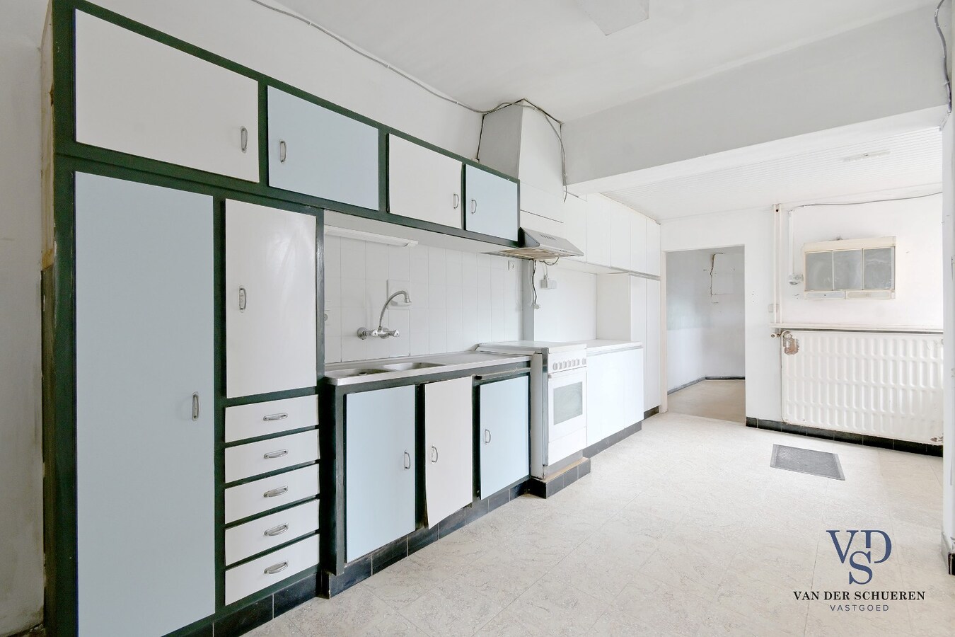 Degelijke, goed gelegen woning. 