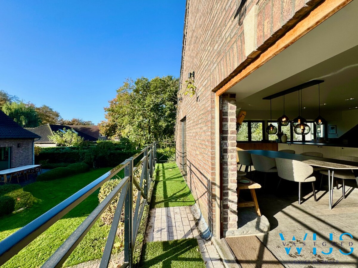Prachtig ruim woonhuis met volwaardig bijgebouw ! 