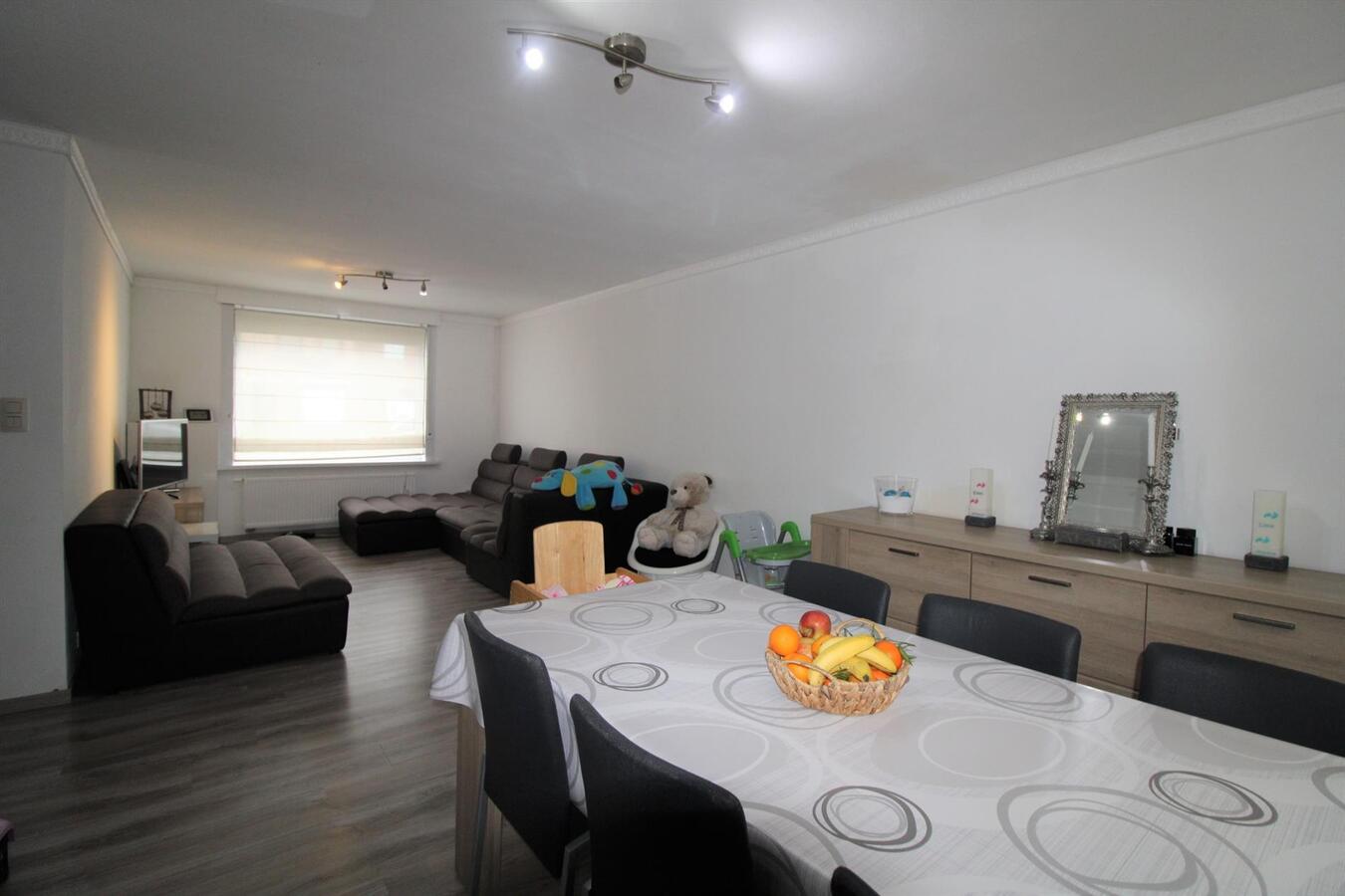 Welgelegen, comfortabel woonhuis met aangename tuin, nabij winkels 