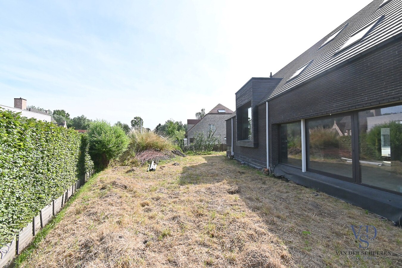 Eigentijdse woning (nog af te werken) te Vurste. 