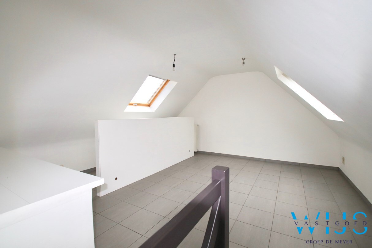 Ruim lichtrijk appartement met 4 slaapkamers te Eeklo ! 