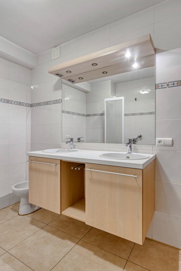 Appartement met 2 slaapkamers, ruim terras en garagebox in Leuven! – EPC 92 kWh/m² – bewoonbare opp. 94m² 