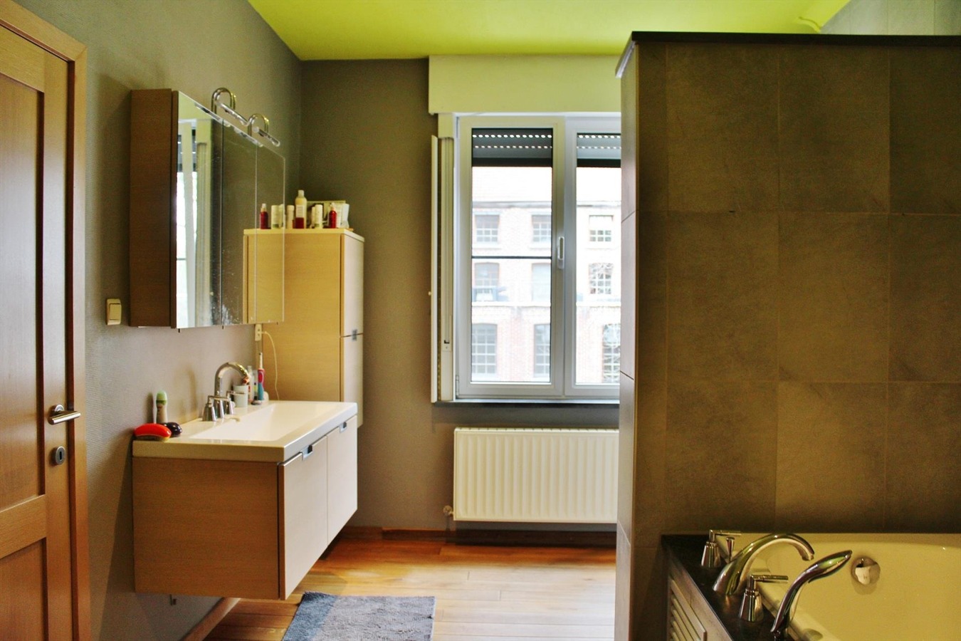 Ruime stadswoning met 2 slaapkamers en garage 