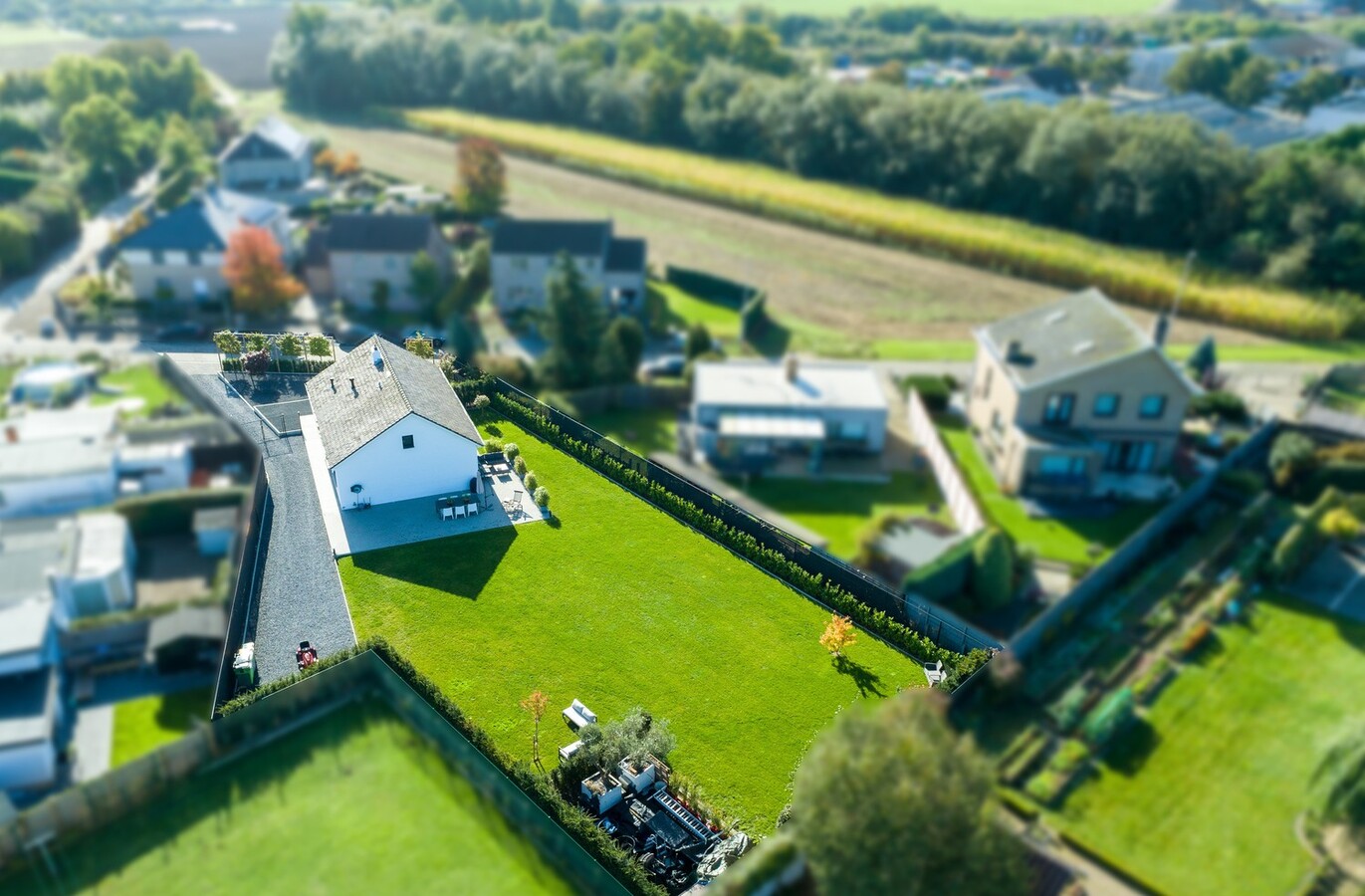Bungalow met zongerichte tuin op perceel van 1350 m² 