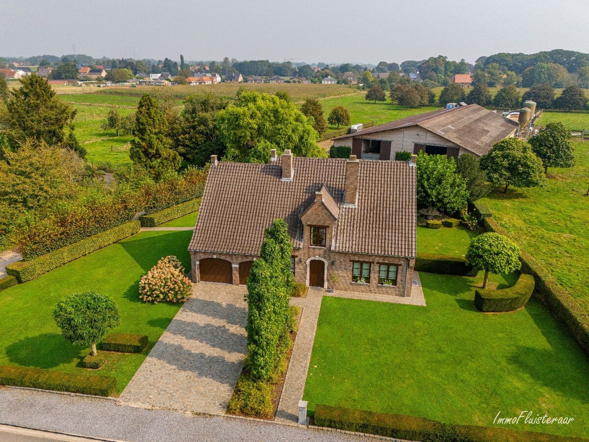 Prachtige villa met een ruim stalgebouw op ca. 2,2 ha te Dilsen-Stokkem 