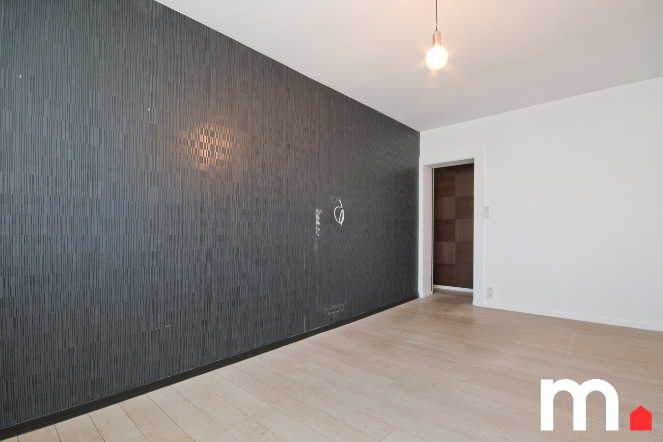 Multifunctioneel bedrijfsgebouw (Showroom + Atelier + Woning) op toplocatie te Rekkem ! 