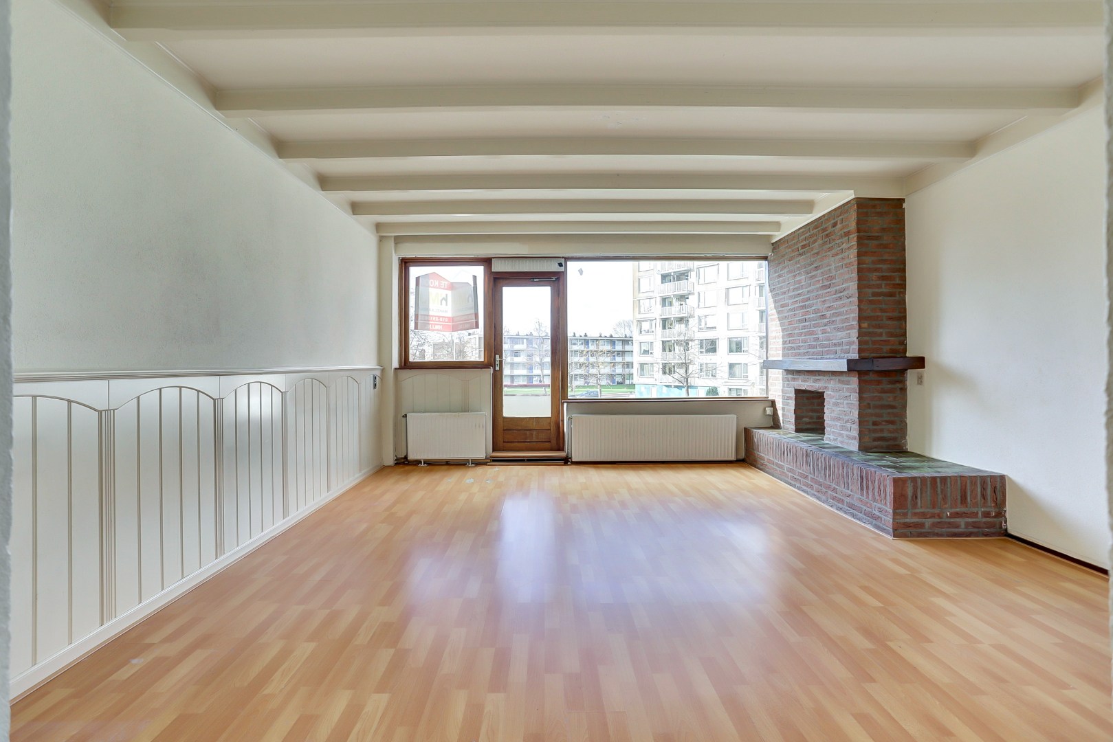 Ruime 4-kamer maisonnette op het Kreekplein, met balkon op het westen, berging in de onderbouw en gelegen op eigen grond. 