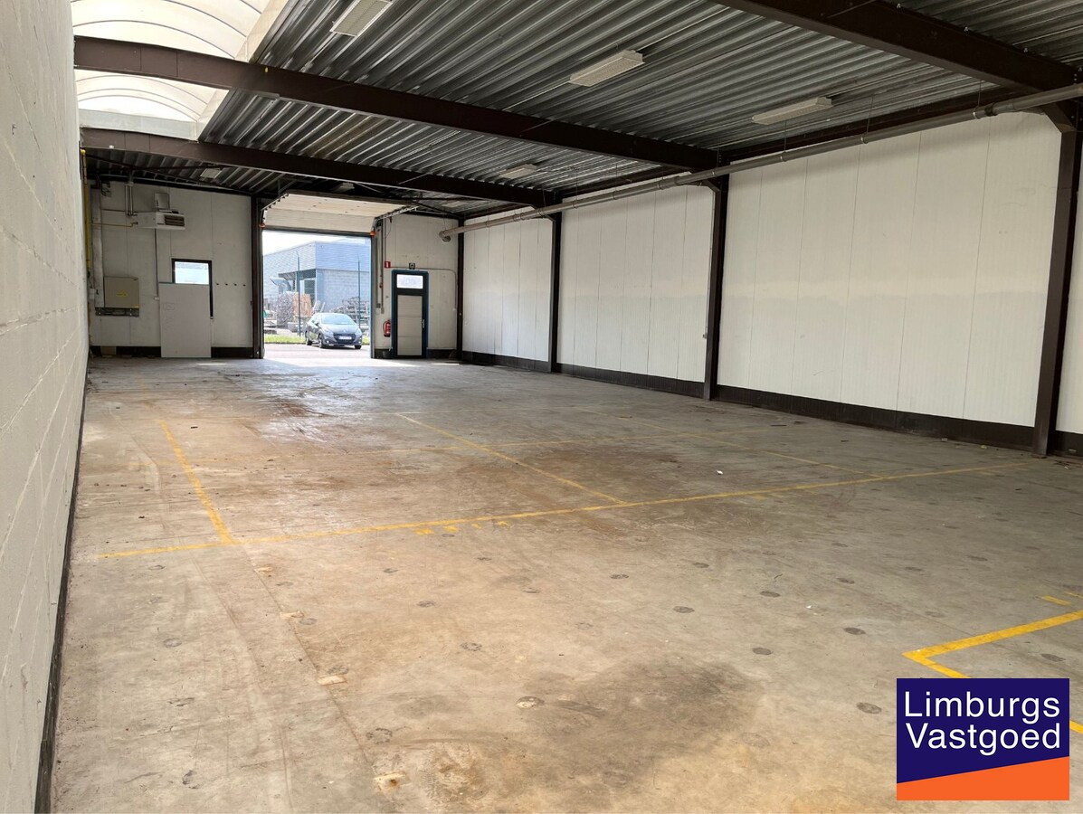 Magazijn, 240m², op industrieterrein, vlakbij E-313 