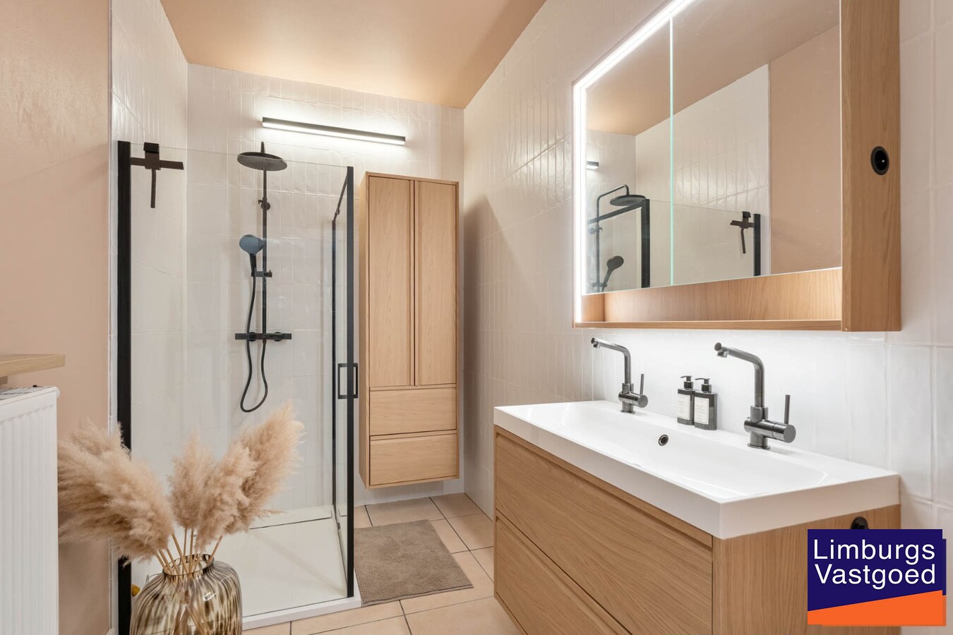 Recent Gerenoveerd appartement met tuin en terras, 2 slaapkamers, In Rekem 