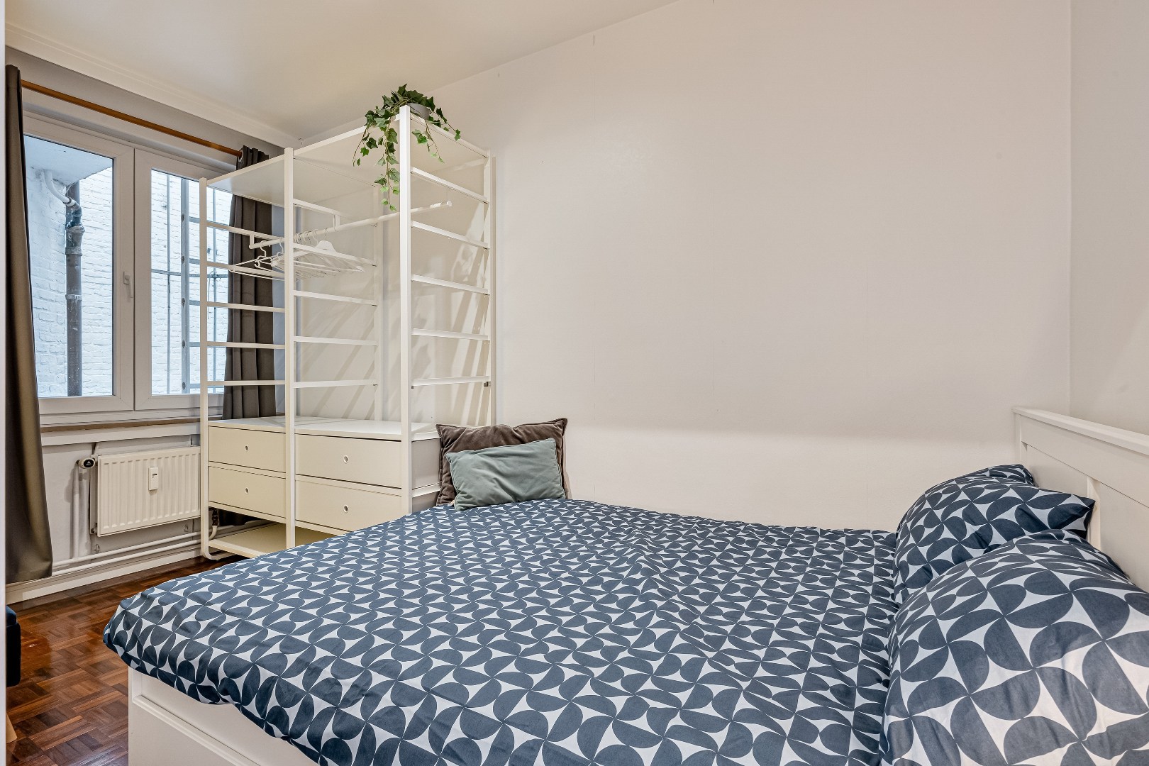 Ruim gerenoveerd 3 slaapkamer appartement met frontaal zeezicht op absolute toplocatie aan de Zeedijk in Blankenberge 