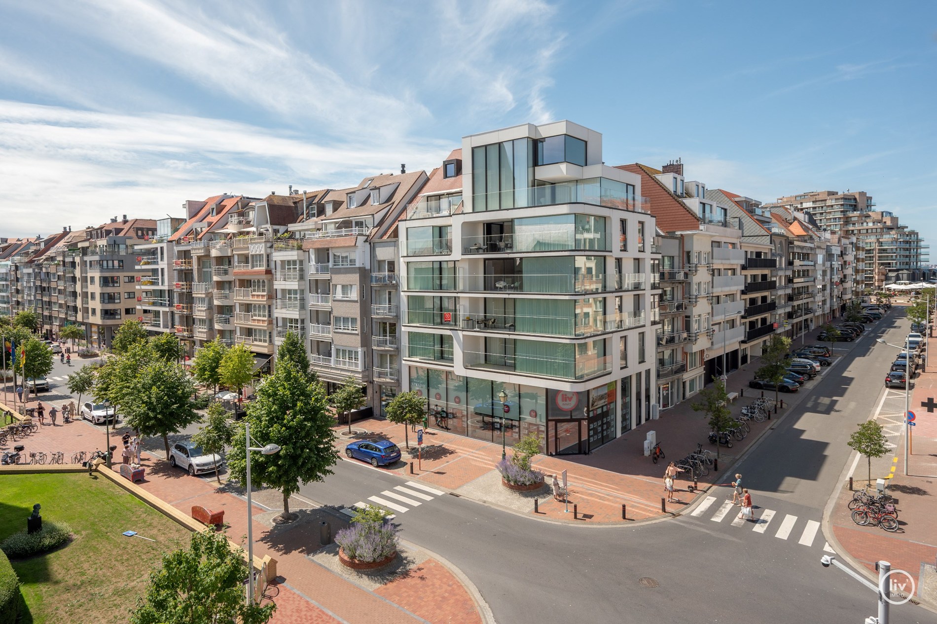 Lichtrijke penthouse met open zicht op toplocatie nabij Dumortierlaan. 
