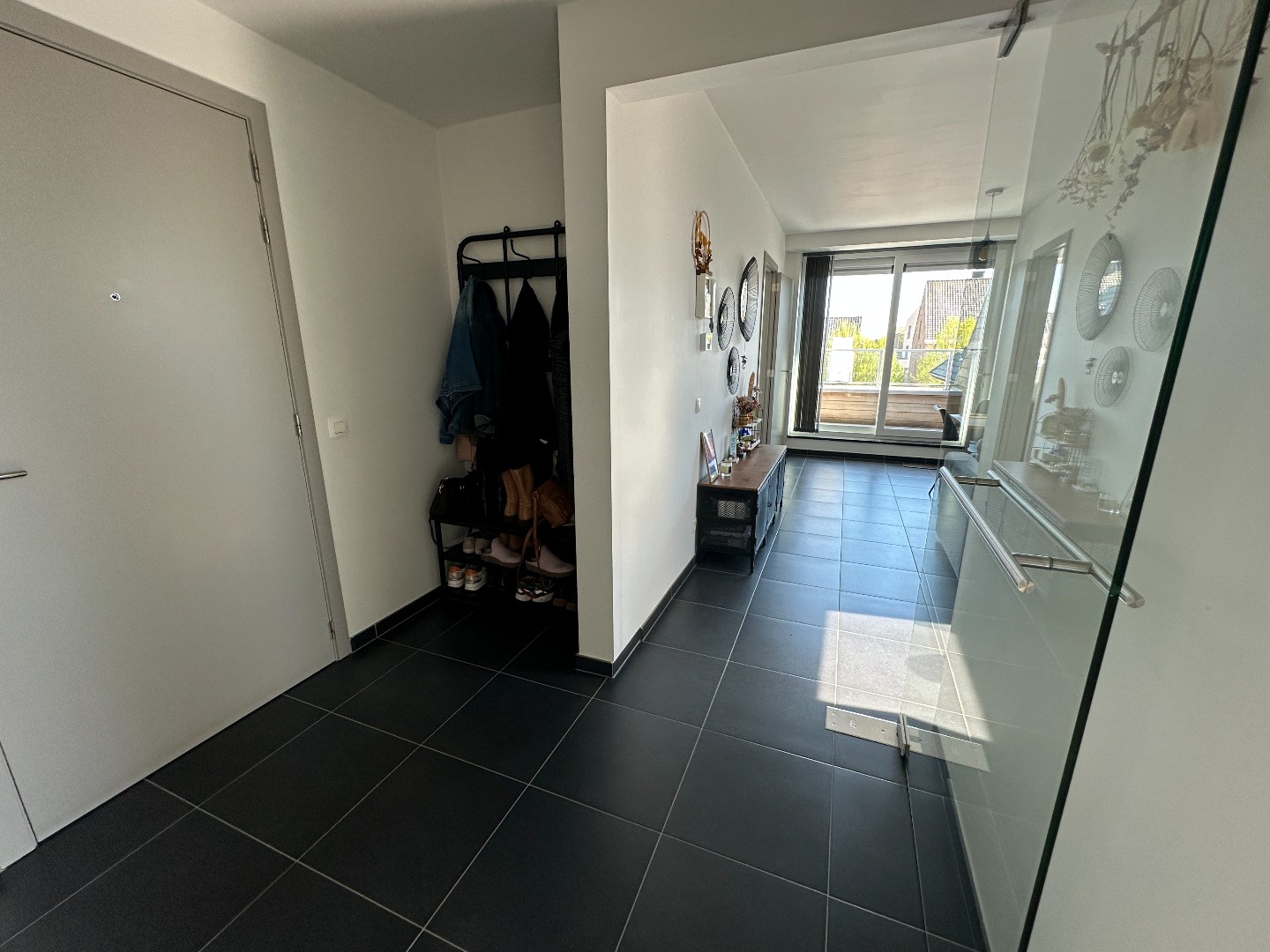 Instapklaar 2-slp appartement met terras én garage, Torhout Wijnendale 