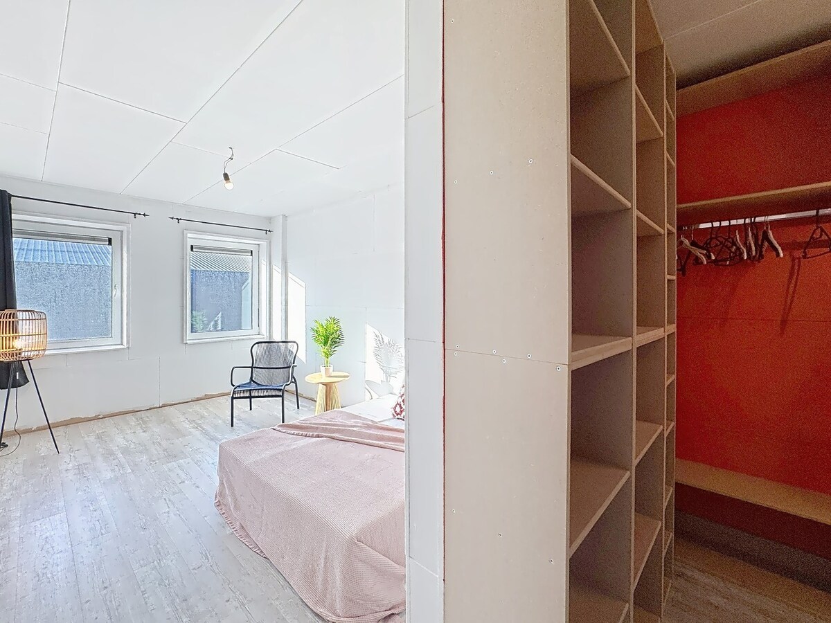 Te renoveren woning in Harelbeke met 6 slaapkamers en veel potentieel 