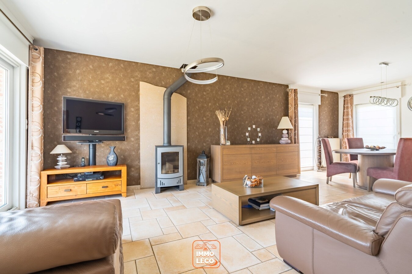 Villa « semi plain-pied » idéalement située avec 4 chambres, jardin, garage et parking, COUP DE CŒUR ABSOLU ! 