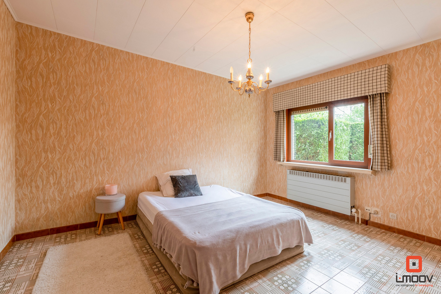 Ruime bungalow met prachtige tuin en garage 