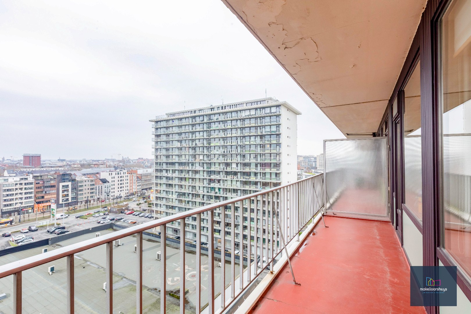 Ruim 2 slaapkamerappartement met garagebox nabij de Blaarmeersen 