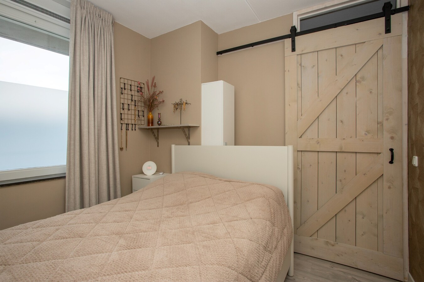 Instapklaar en modern appartement met erfpacht in hartje Bladel – mét eigen parkeerplaats en berging! 