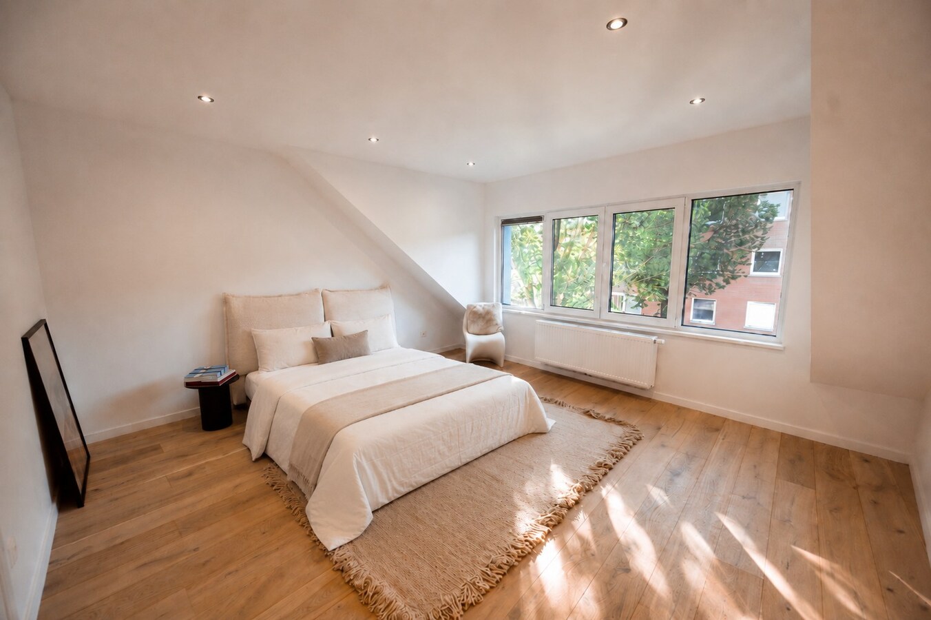EXCLUSIEF GERENOVEERDE WONING NABIJ SPUIKOM 