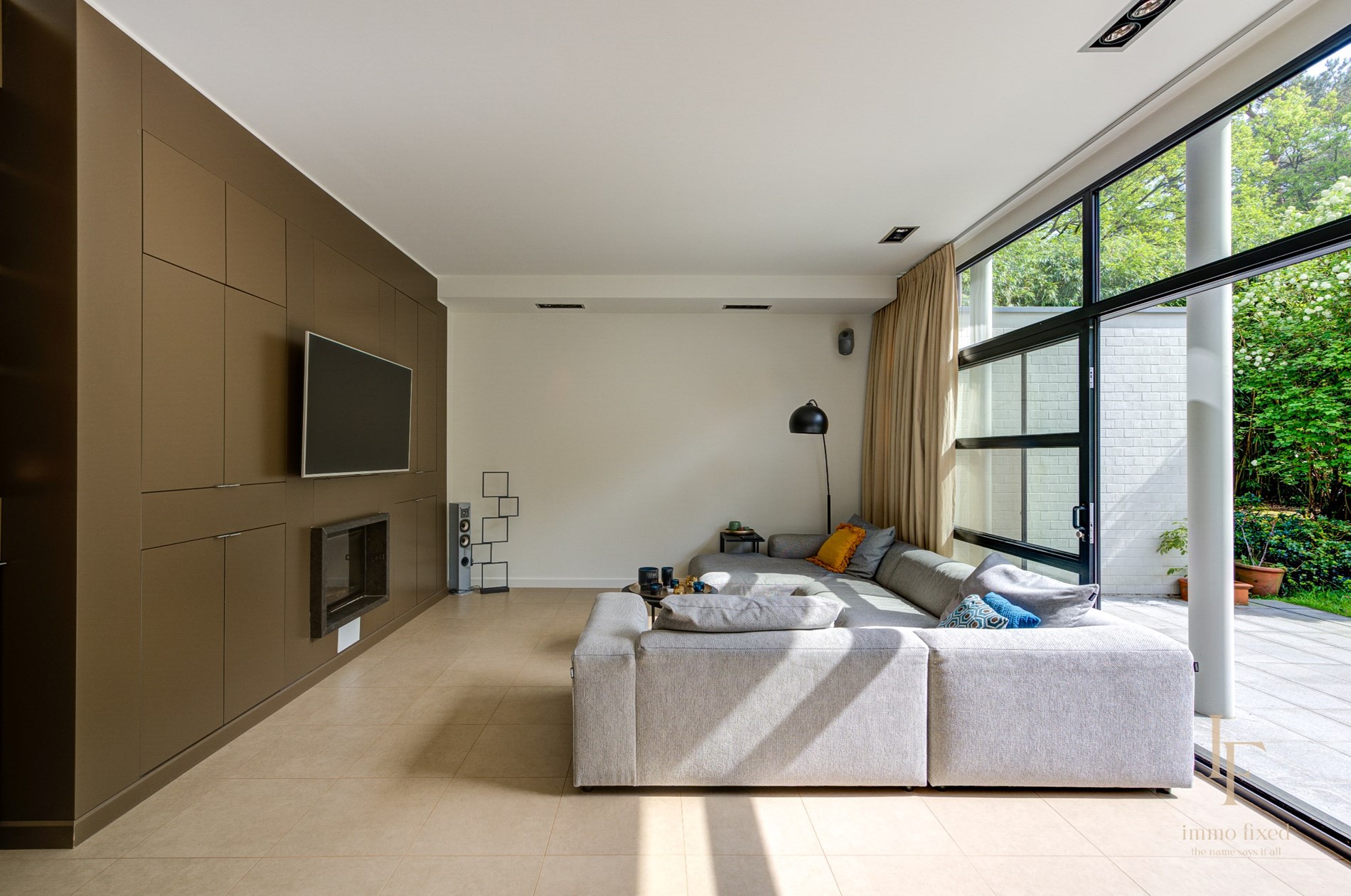 Moderne villa met 7 slaapkamers te Zoersel. 