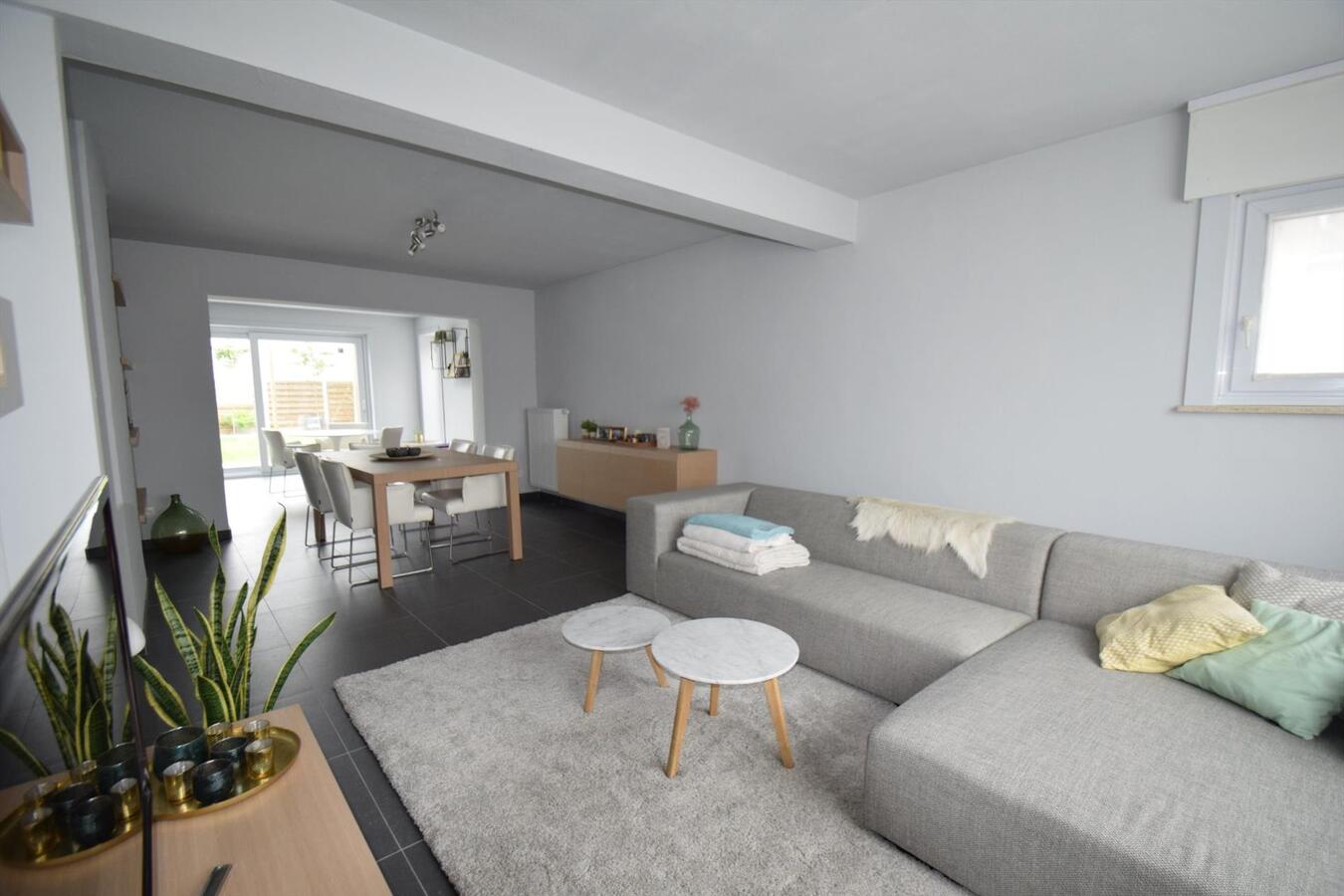 Volledig vernieuwde energiezuinige woning met garage en tuin te Roeselare 