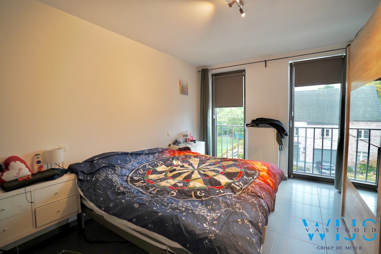 Prachtig appartement MET GARAGE in het rustige landelijke OOSTEEKLO ! 