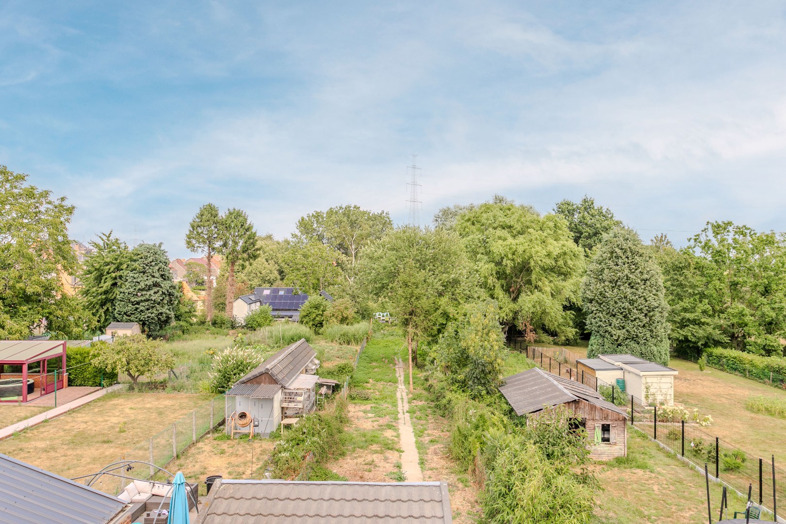 Gerenoveerde woning (EPC B) met 3 slpks (5 mogelijk) garage en tuin in een rustige straat te Lembeek 