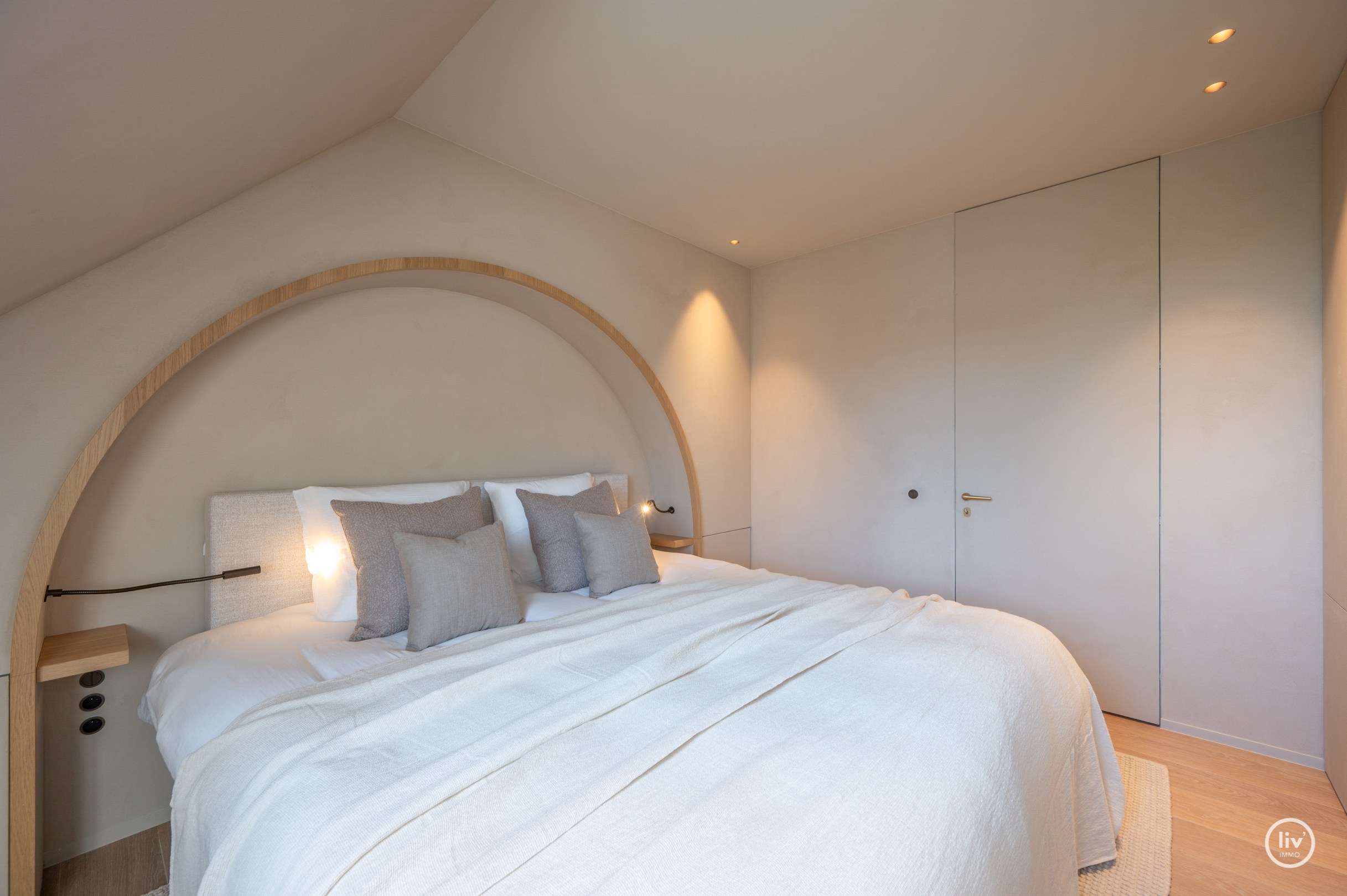 Luxe, comfort kortom een prachtig gerenoveerde woning in hartje Knokke. 