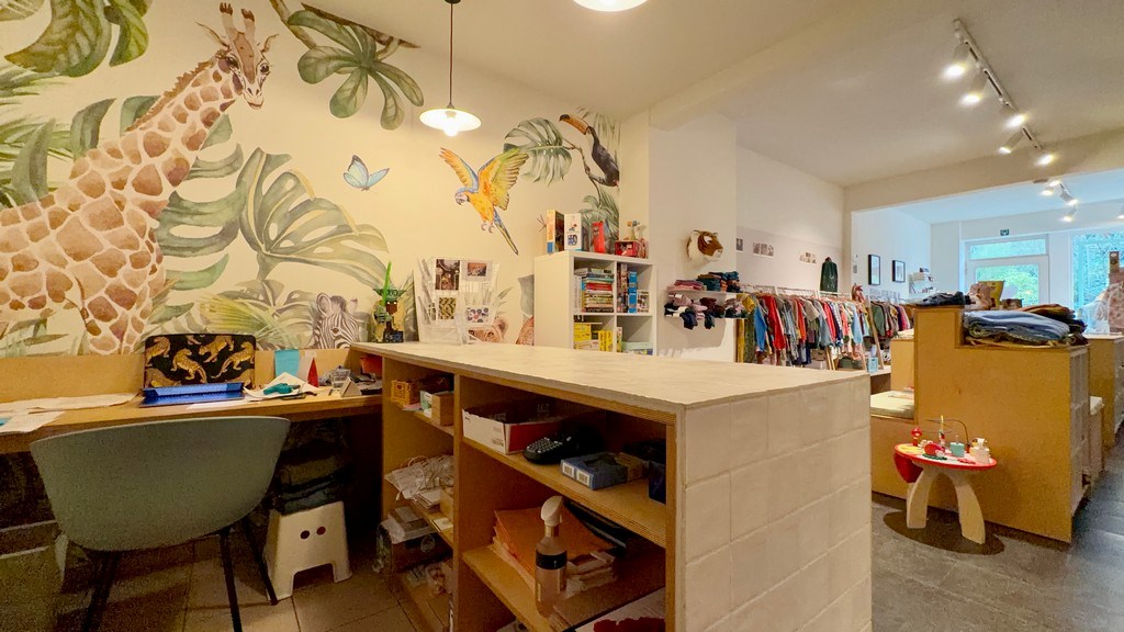 Commercieel gelegen handelsruimte te huur in Sint-Amandsberg