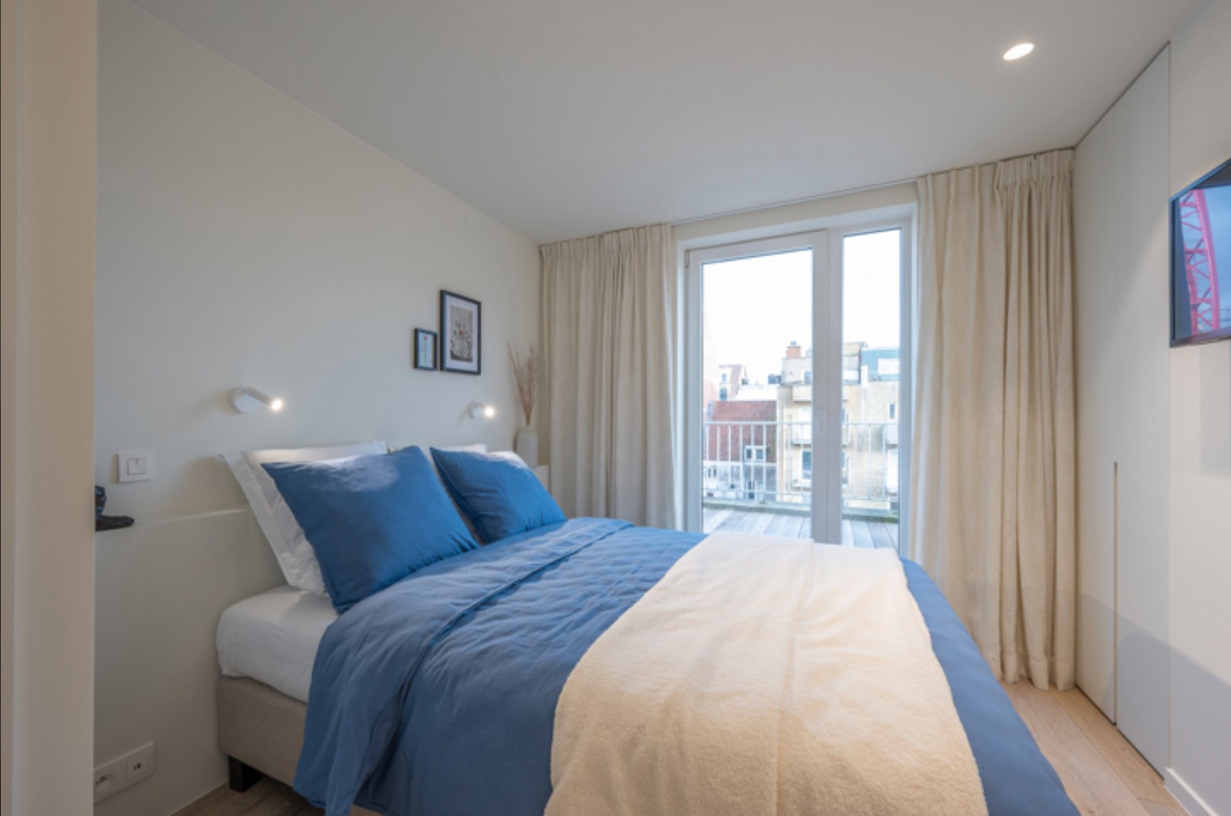 Appartement sous les toits entièrement rénové avec terrasses ensoleillées à 20 mètres de la digue de l'Albertstrand. 