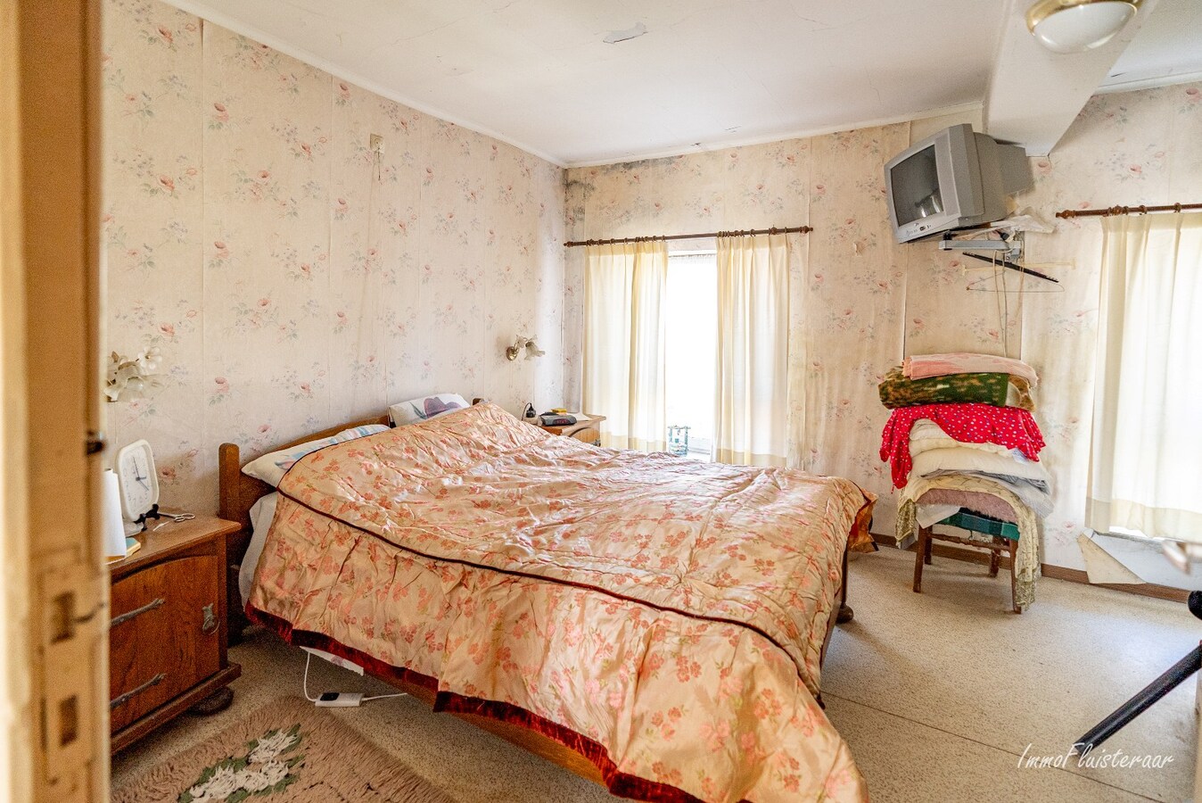 Te renoveren vierkantshoeve op een ruim perceel van ca. 2,6ha te Kortenaken 