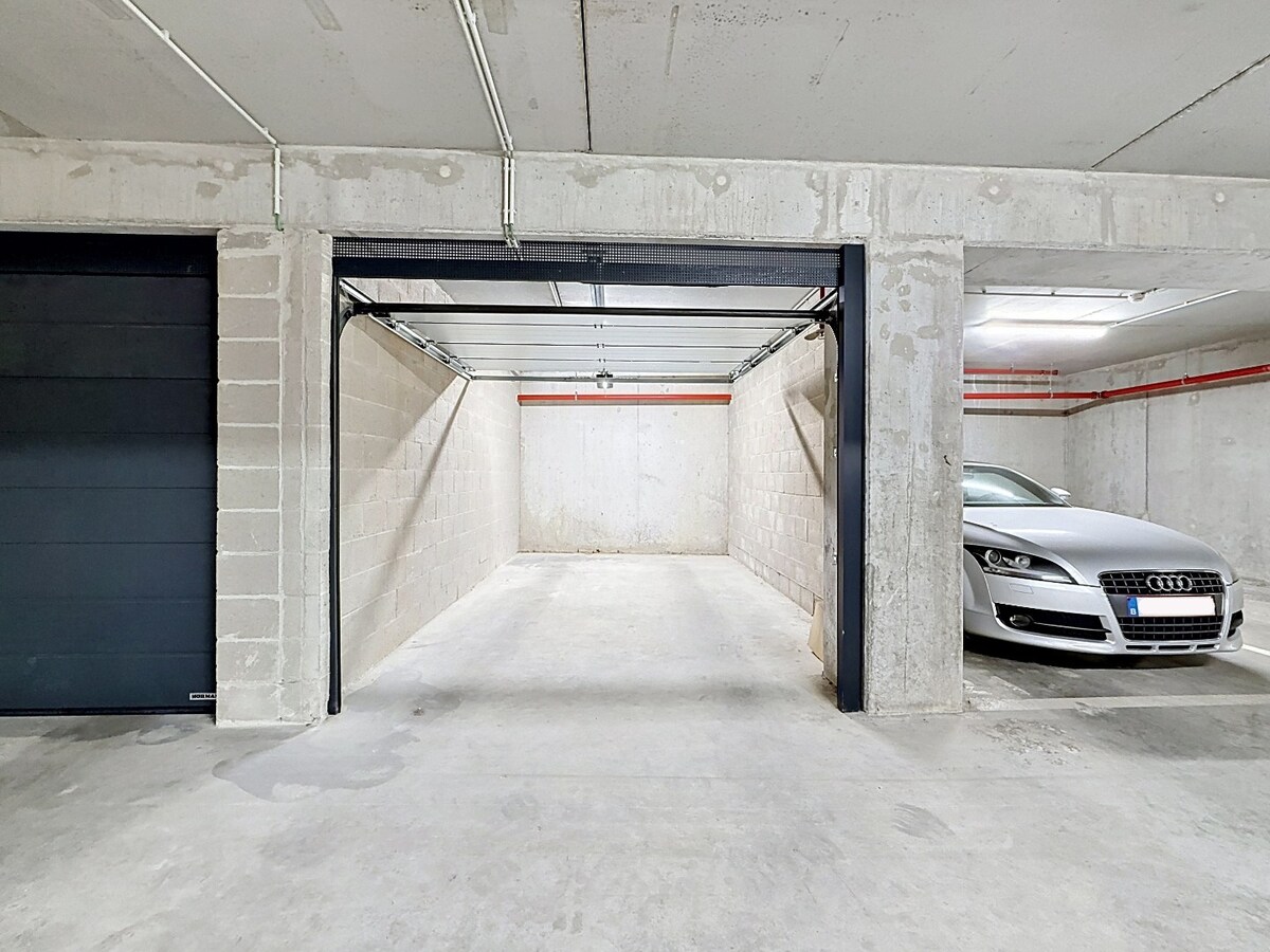 Nieuw appartement met riant terras en garage te centrum Zottegem 