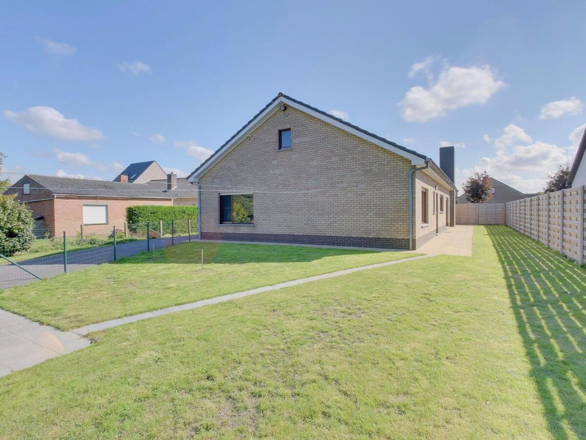 Uitstekend gelegen villa in bungalowstijl 