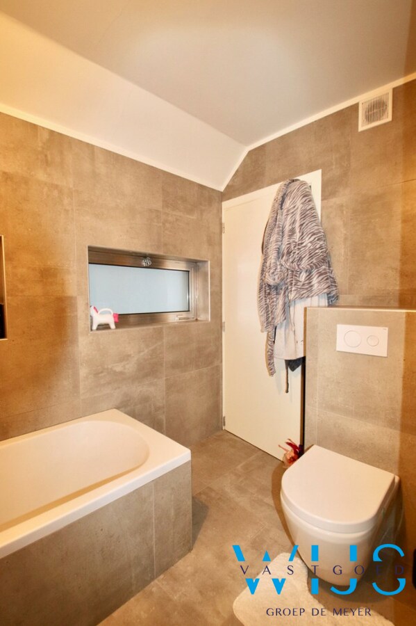 Tof woonhuis met 3 slaapkamers en tuin te Boekhoute ! 