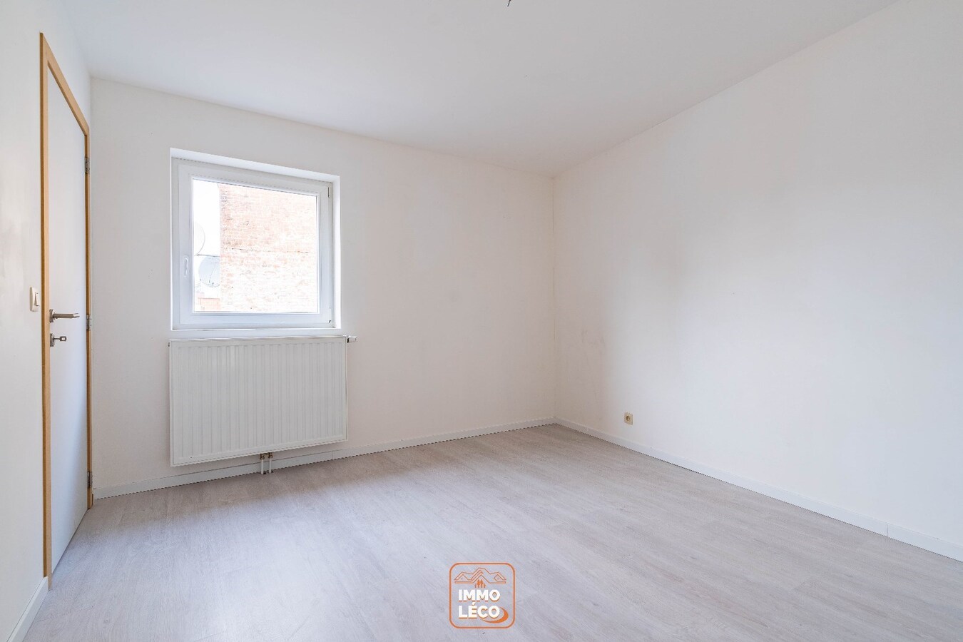 Maison rénovée 2 chambres et grande terrasse/cour, en plein centre de Dottignies ! 