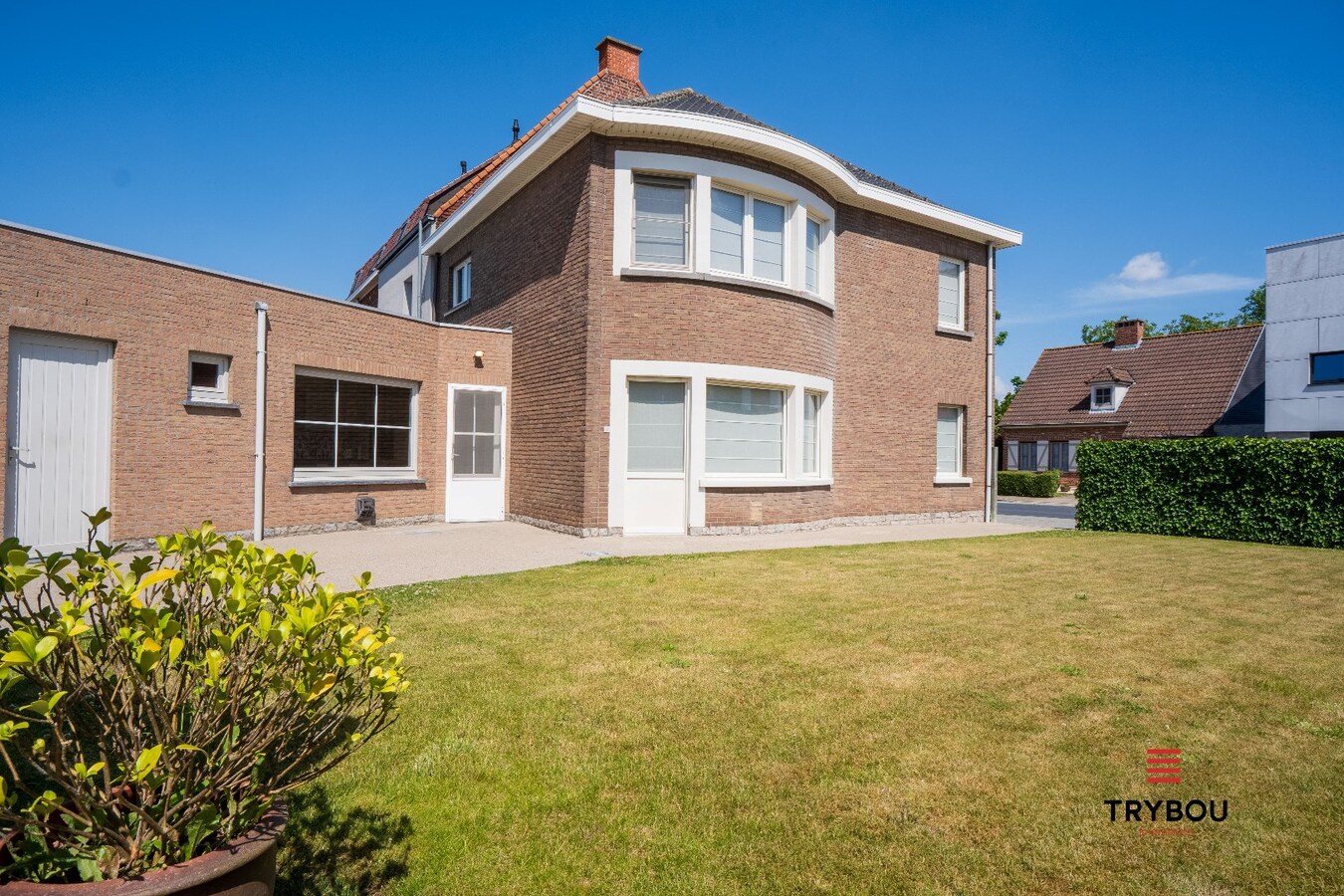 Gezellige en ruime woning met tuin - instapklaar in het hart van Ledegem 