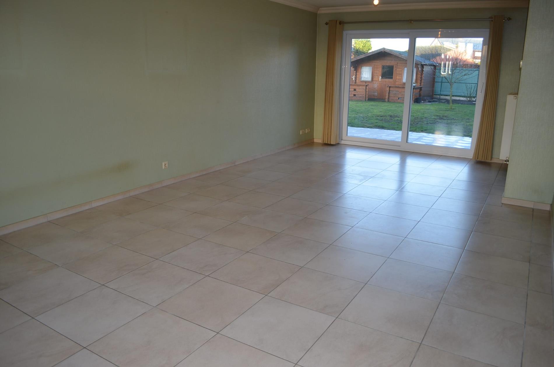 Gezinswoning met 2 slpks (mogelijkheid 3), garage en tuin nabij centrum Maldegem 