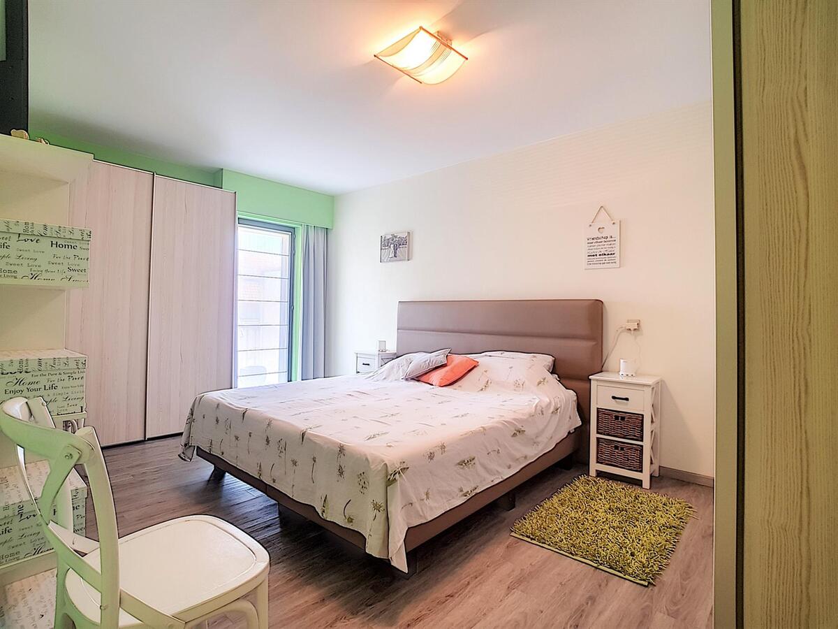 Ruim, zeer aangenaam appartement met drie slaapkamers en zonneterrassen - Heist 