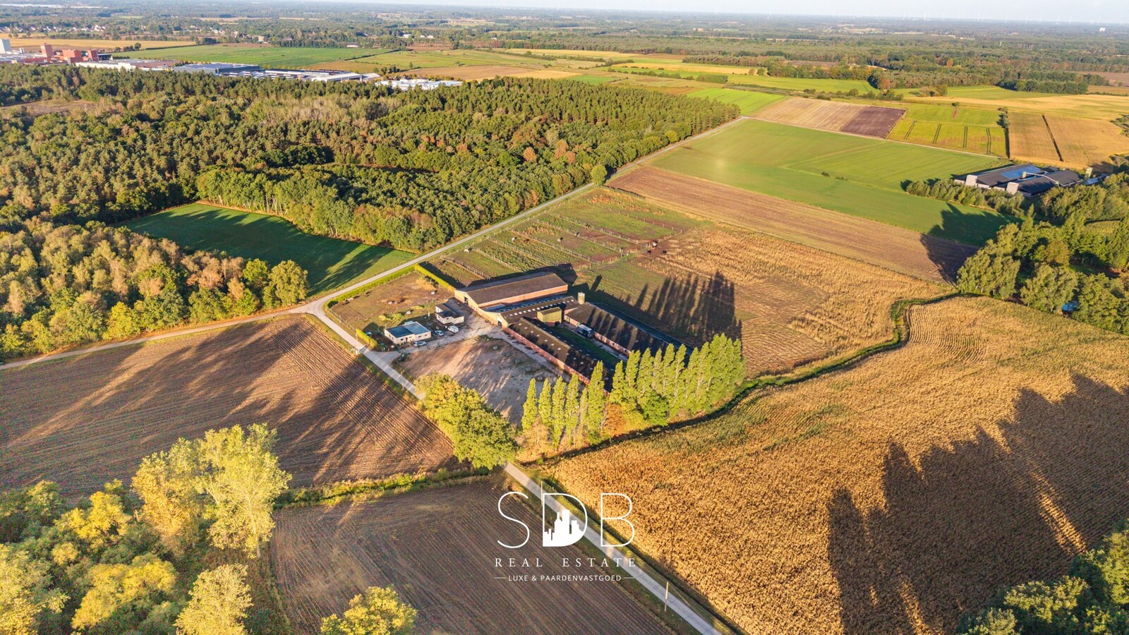 Boerderij met paardenfaciliteiten en graslanden op 14.490m² 