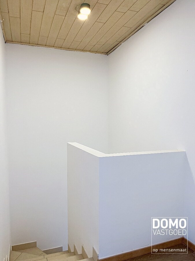 GERENOVEERD DUPLEXAPPARTEMENT MET 2 SLAAPKAMERS OP GOEDE LOCATIE IN KURINGEN 